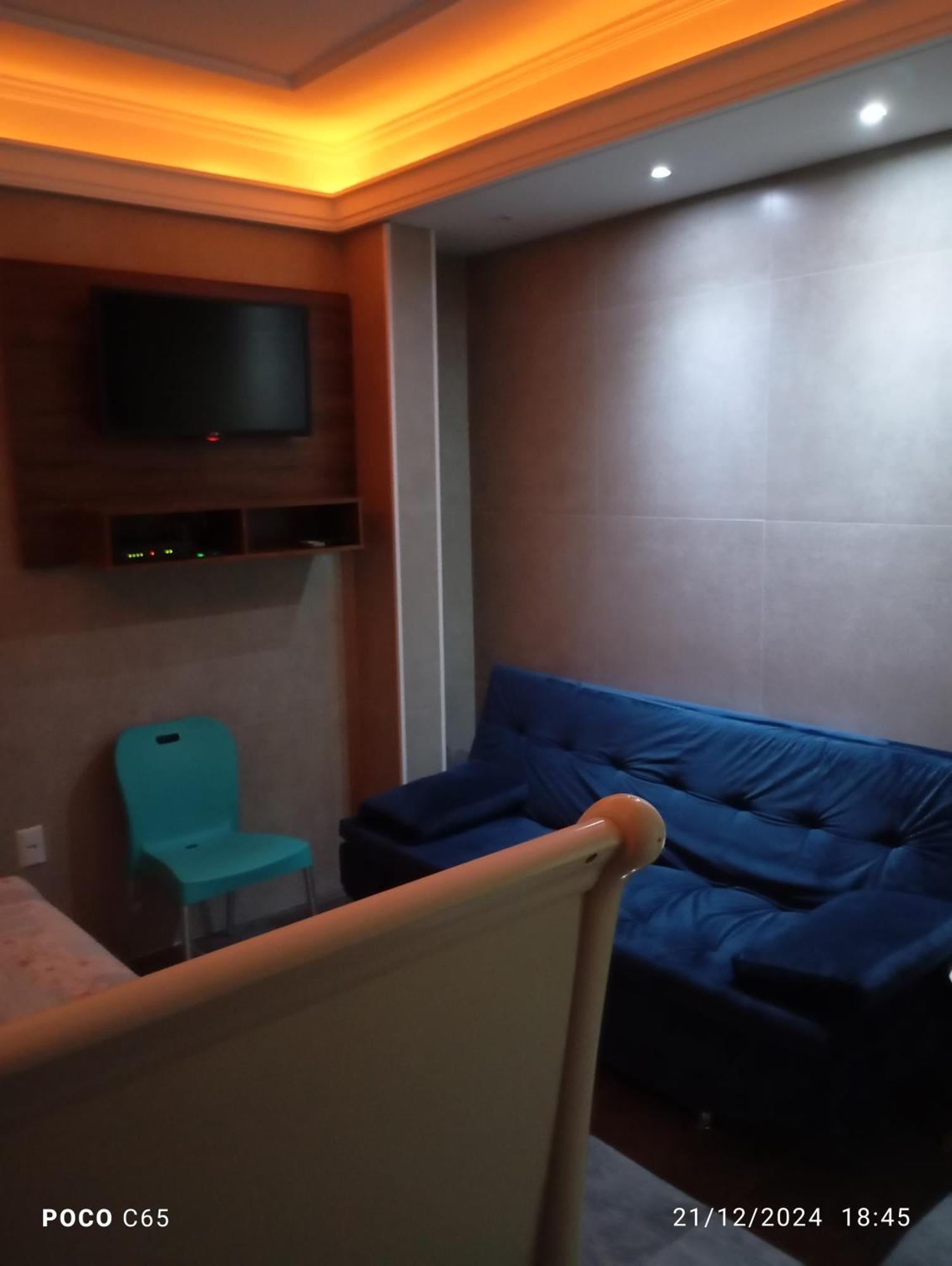 Kitnet Central: Beachside Comfort with Entertainment & Dining Balneario Camboriu Room photo