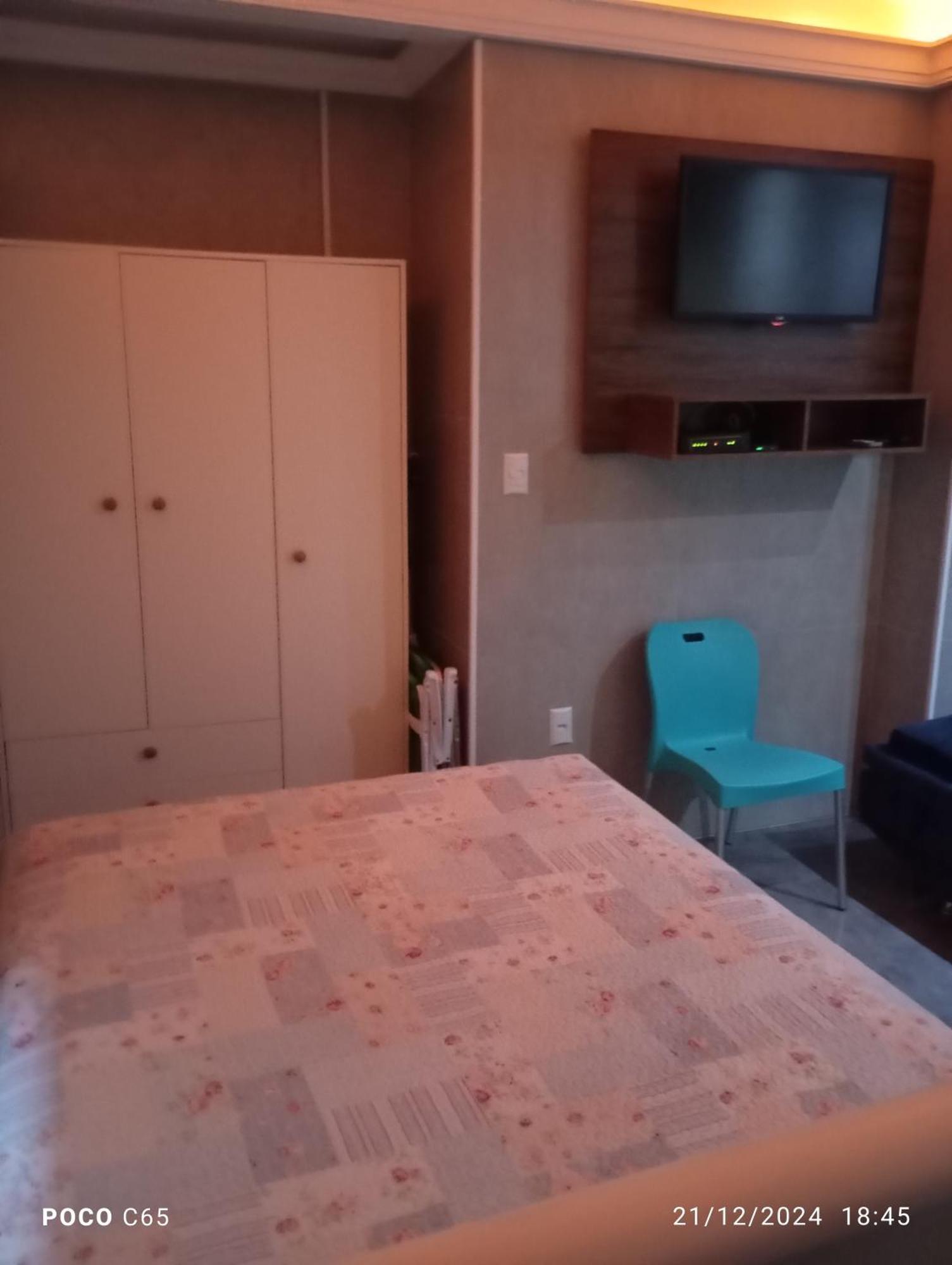 Kitnet Central: Beachside Comfort with Entertainment & Dining Balneario Camboriu Room photo